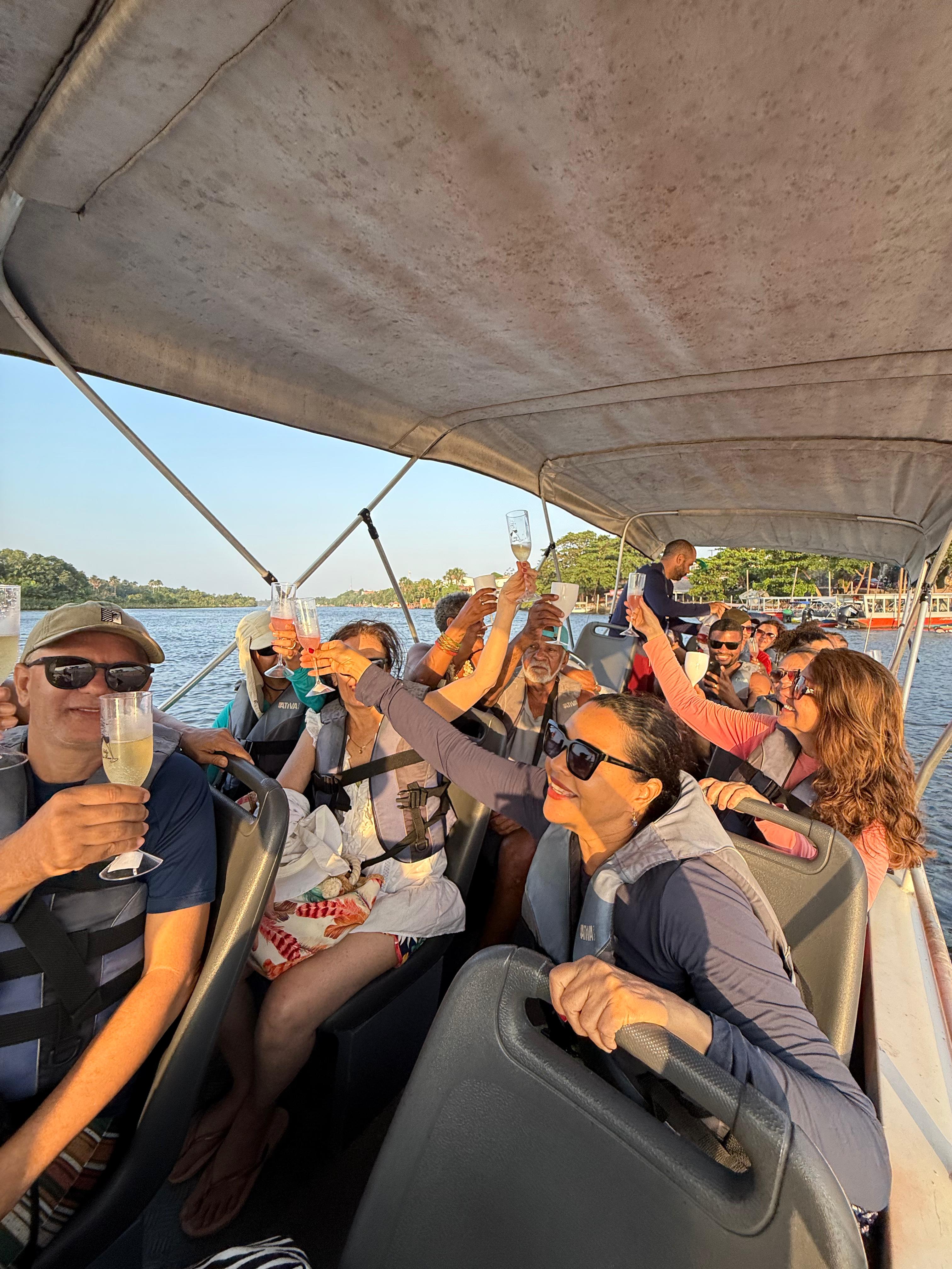 LANCHA NO RIO PREGUIÇAS